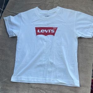 Levi’s White T-shirt. Size: S